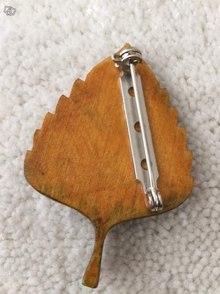 Puinen koivunlehti rintakoru Keuruu - valokuva 2