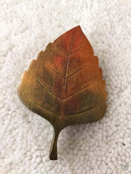Puinen koivunlehti rintakoru Keuruu - valokuva 1