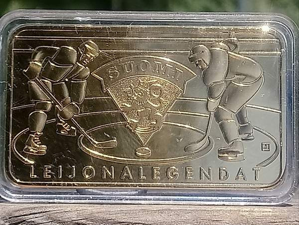 Jääkiekon Maailman mestaruuskilpailut 2011. kullanvärinen laatta. Koko - Vantaa - valokuva 6