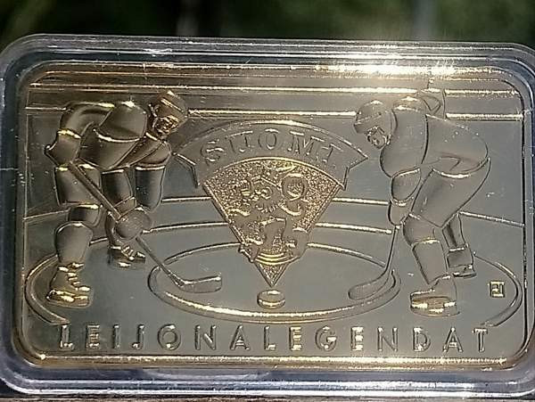 Jääkiekon Maailman mestaruuskilpailut 2011. kullanvärinen laatta. Koko - Vantaa - valokuva 8