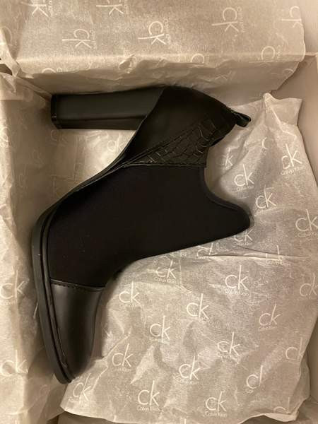 Uudet Calvin Klein Nilkkurit /kengät Керава - изображение 2