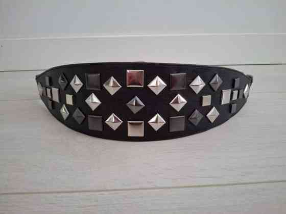 Upea monisävyisiä niittejä musta vyö kevät 25 Tampere