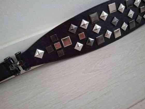 Upea monisävyisiä niittejä musta vyö kevät 25 Tampere