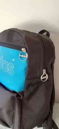 Adidas reppu ja Luhta vyölaukku vintagea yhteishinta Helsinki