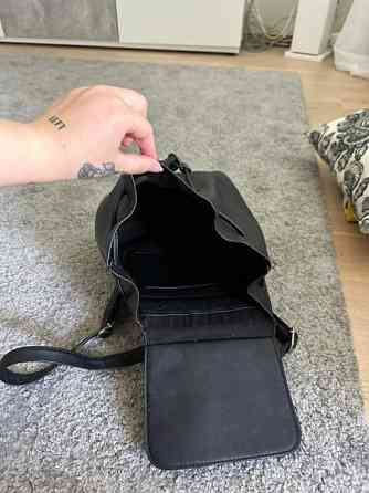 Myydään musta tyylikäs reppu Куопио