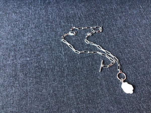 Kaulakoru jossa riipuksena simpukan pala Вантаа - изображение 2