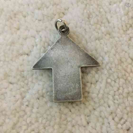 Hopeanvärinen riipus Keuruu