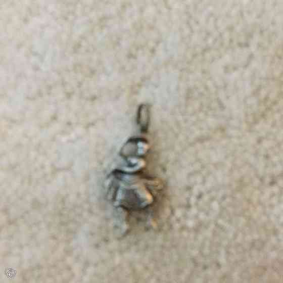 Hopeanvärinen tanssijatyttö riipus Keuruu