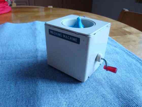 Vanha metallinen pyykkikone Rauma