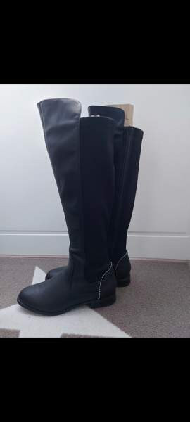 Naisten korkeavartiset saappaat Helsinki - valokuva 1