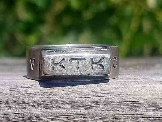 Veljekset Sunqvist leimalla. Hopeinen sormus. H - 7. Koko - 17,5. Hyv Vantaa