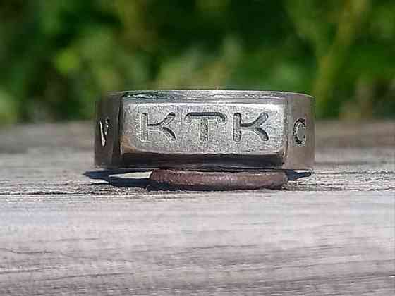 Veljekset Sunqvist leimalla. Hopeinen sormus. H - 7. Koko - 17,5. Hyv Vantaa