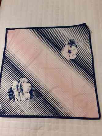 Huivi S.Hilaire Helsinki