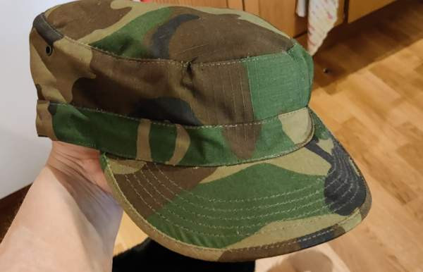 Teesari" kenttälakki, maastokuvioinen lippis Helsinki - valokuva 1