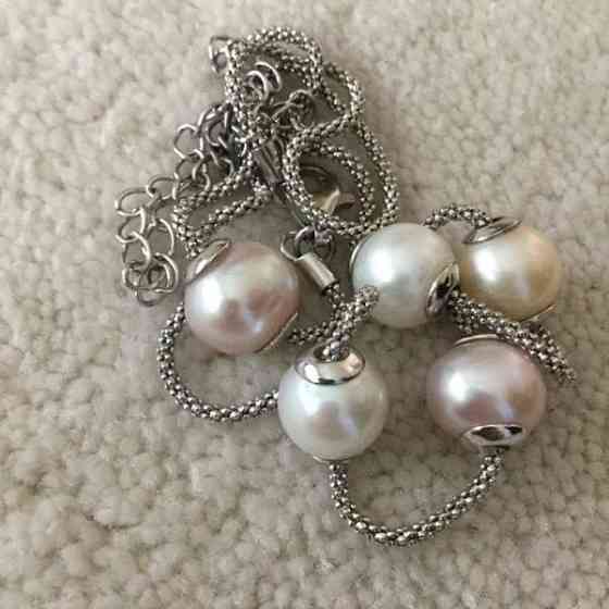 Hopeinen helmikaulakoru Keuruu