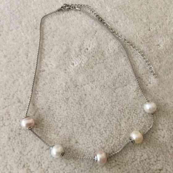 Hopeinen helmikaulakoru Keuruu