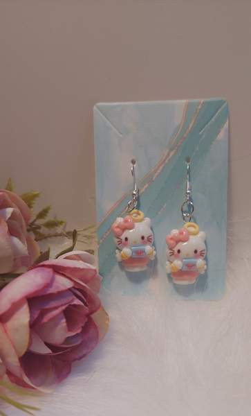 Korvakorut: Sanrio Hello Kitty ja rakkauskirje Vantaa - valokuva 1