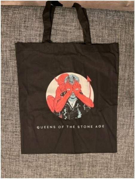 Aueens of the stone age Villains kangaskassi Helsinki - изображение 1