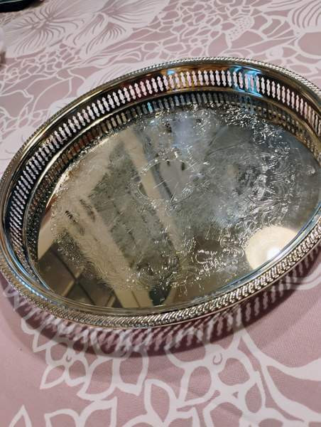 Hopeoitu tarjoiluvati Puolanka - valokuva 1