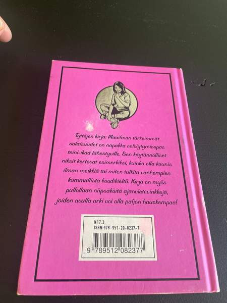 Tyttöjen kirja Maailman tärkeimmät salaisuudet Turku - valokuva 2