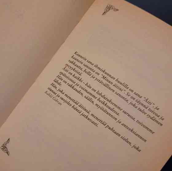 Lämpimiä ajatuksia / toim. Maija Raski Helsinki