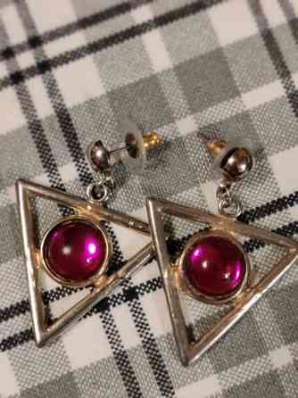 Kauniit kolmiokorvakorut violetti kivi Helsinki