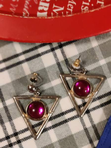 Kauniit kolmiokorvakorut violetti kivi Helsinki - photo 2