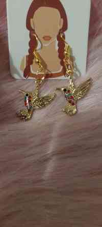 Korvakorut: kultaiset linnut Vantaa