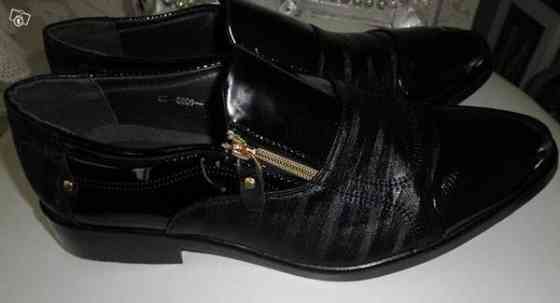 Miesten uudet mustat kiiltonahka juhlakengät 44 Yloejaervi