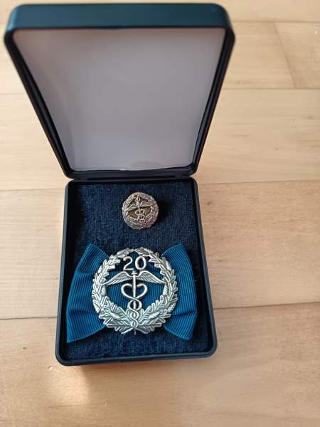 Ansiomerkki ja pinssi Helsinki – foto 2