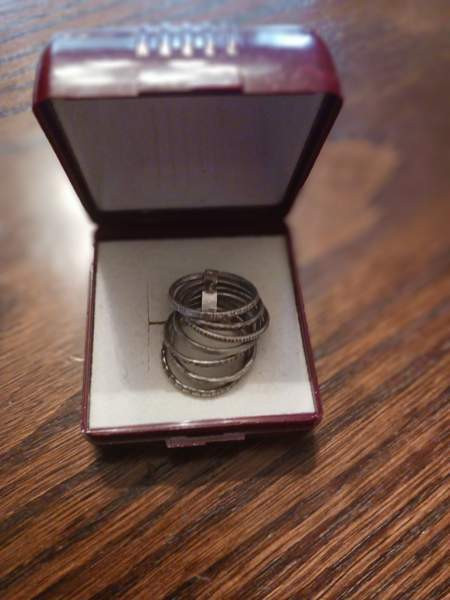 Vanha hopeinen sormus. Seitsemän renkaan hopeasormus. Эспоо - изображение 1