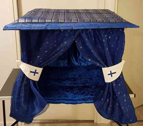 Siniset verhot kissanäyttelyyn Вантаа