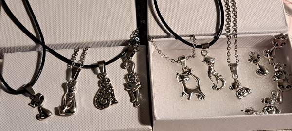 Erilaisia kaulakoruja, voit valita värin, nauhalla tai ketjulla Varkaus - photo 3