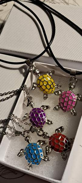 Erilaisia kaulakoruja, voit valita värin, nauhalla tai ketjulla Varkaus - photo 1