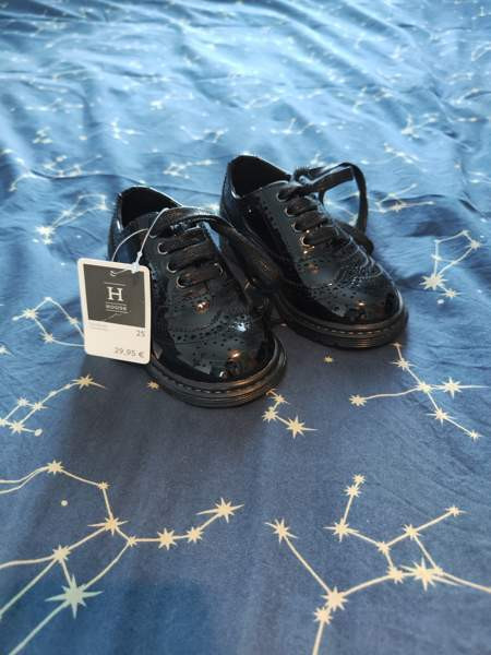 Uudet juhlakengät 25 Хювинкяя - изображение 1