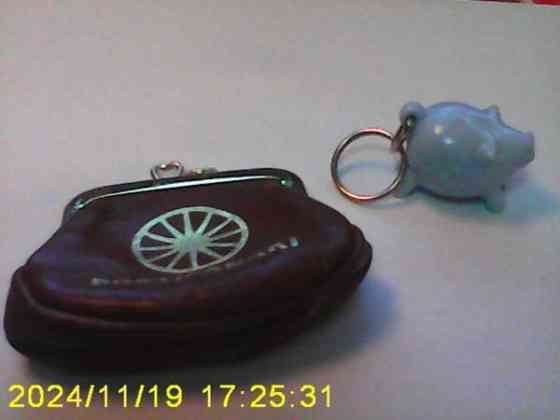 Postipankin possu-avaimenperä ja pieni nahkakukkaro Helsinki