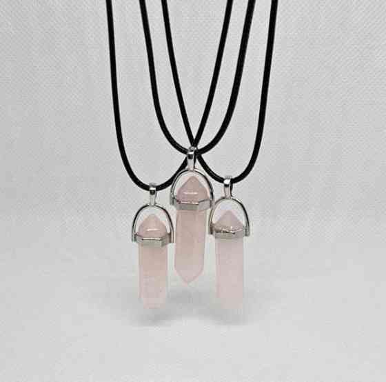 Ruusukvartsi riipus Helsinki