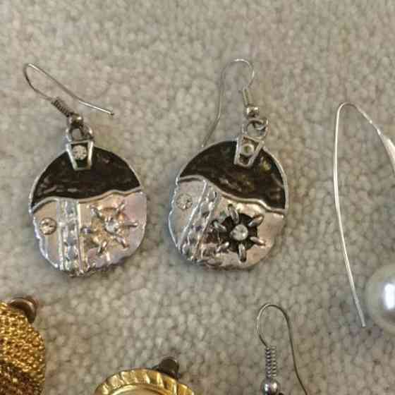 Korvakoruja, parittomia ym. Keuruu