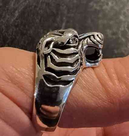 Hopeinen iso tiikerisormus Turku