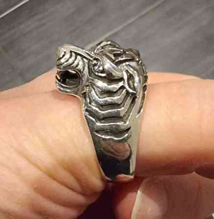 Hopeinen iso tiikerisormus Turku