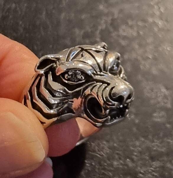 Hopeinen iso tiikerisormus Турку - изображение 2