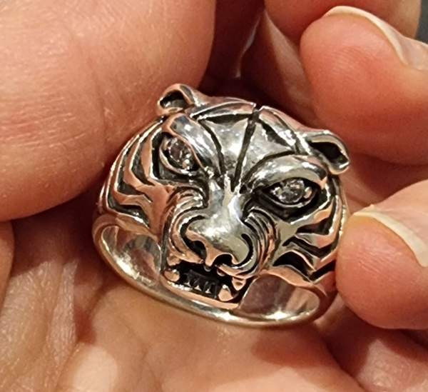 Hopeinen iso tiikerisormus Турку - изображение 1