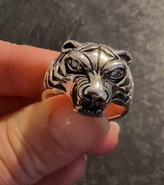Hopeinen iso tiikerisormus Турку - изображение 3