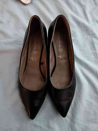 Mustat korkokengät koko 42 Vaasa