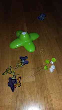 Kissan interaktiivinen perhoslelu Lempaeaelae