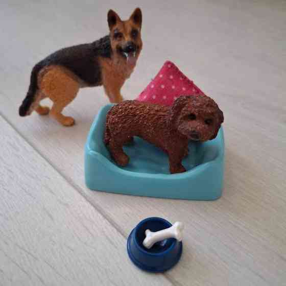 Schleich - koirasetti, peti ja tarvikkeet + 1 koira Tampere