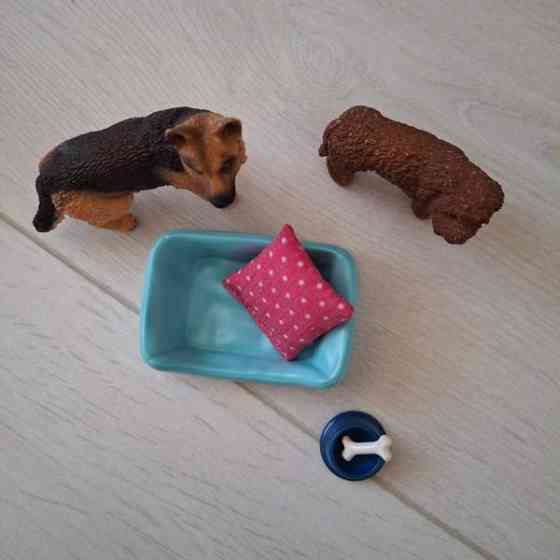 Schleich - koirasetti, peti ja tarvikkeet + 1 koira Tampere