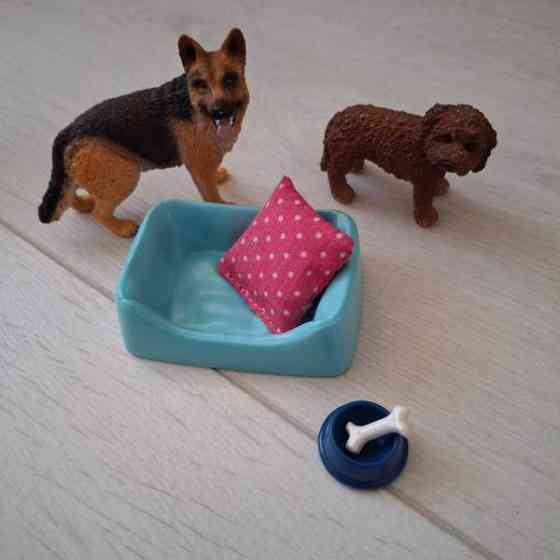 Schleich - koirasetti, peti ja tarvikkeet + 1 koira Tampere
