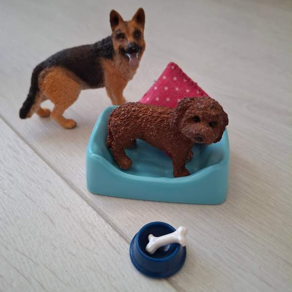 Schleich - koirasetti, peti ja tarvikkeet + 1 koira Tampere - valokuva 3