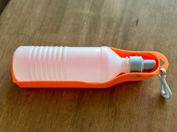 Koiran matkavesipullo Helsinki - valokuva 1